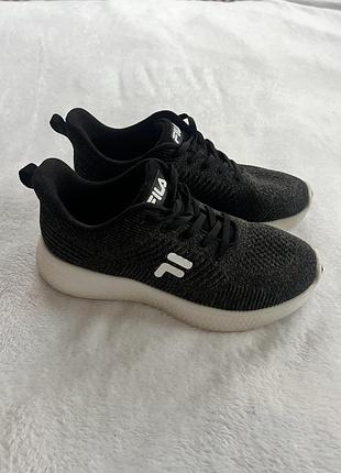Кроссовки фирмы fila 38 размера по стельке 25 см.
