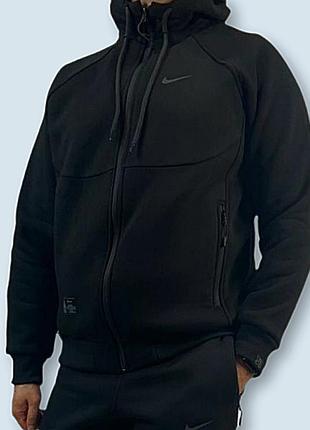 Мужской зимний спортивный костюм nike.