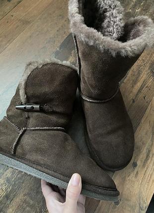 Замшевые угги с натуральным мехом овчины шоколадного цвета