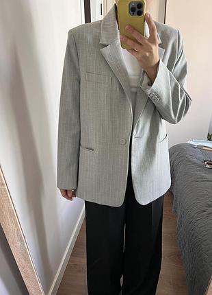 Жакет прямий сірий бренду mango