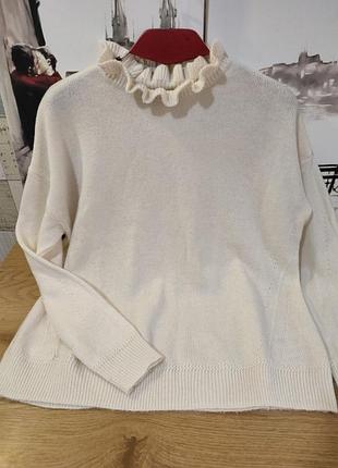 Красивый женский свитер