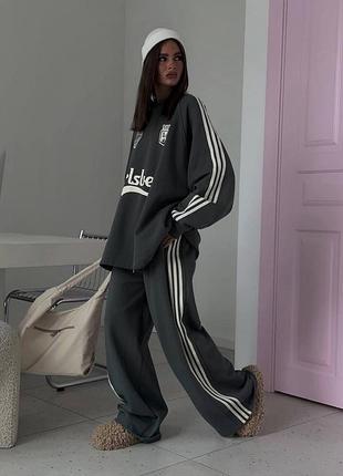 Костюм, в якому так і тягне на бунтарство та зухваліст