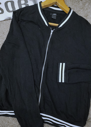 Лёгкая толстовка бомбер