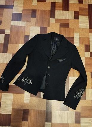 Пиджак с вышивкой