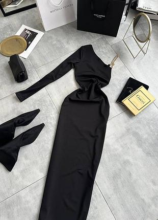 Жіноча сукня з ланцюжком на спині