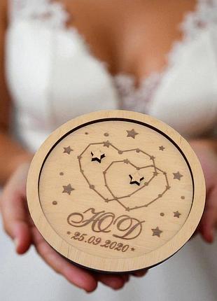 Свадебная подставка для обручальных колец с инициалами и датой 13 см, именная гравировка деревянная круглая