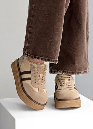 Стильные женские утепленные кроссовки