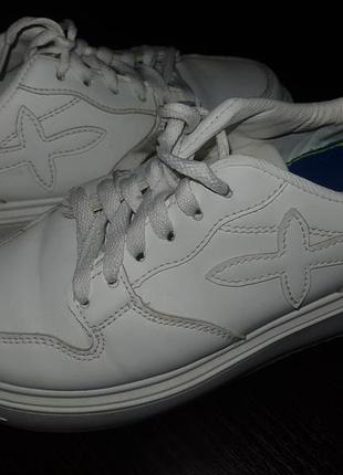 Кроссы белые