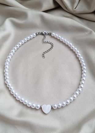 Ожерелье «сердечко» сердце белое из бусин под жемчуг жемчужины из жемчужин перламутровое колье на шею украшение массивное