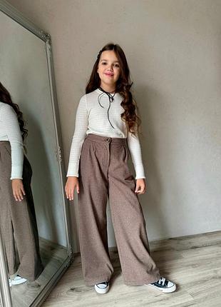 Трендовые осенние шоколадные брюки палаццо утепленные