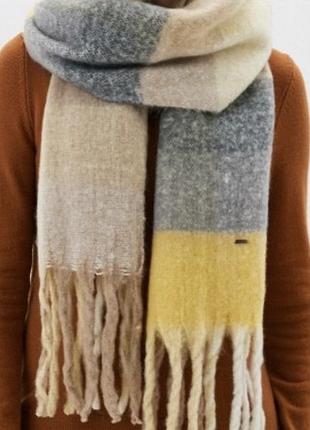 Великий пухнастий шарф