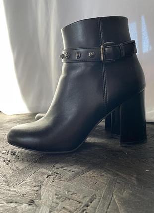 Ботильйони жіночі, 37р.