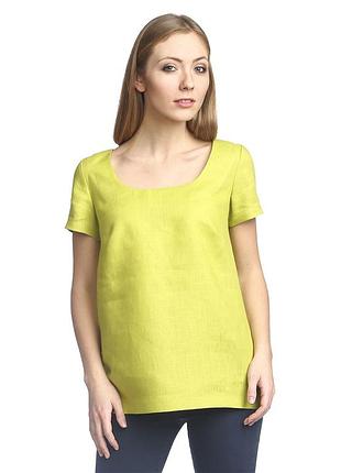 Яскрава футболка блуза