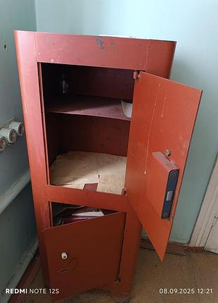 Сейф металлический