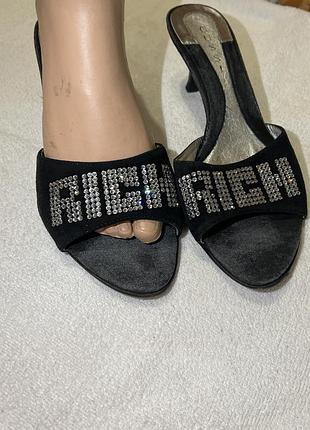 Босоножки замшевые нарядные с стразами