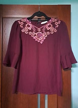 Гарна блуза з мереживом 10 розміру