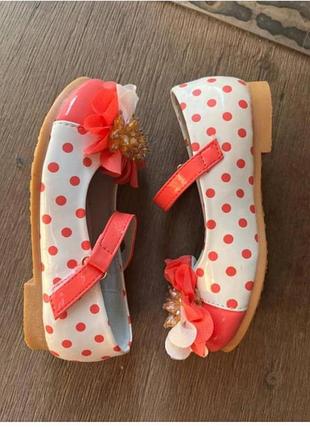 Лаковые туфли в горошек