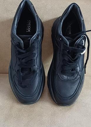 Кожаные кроссовки