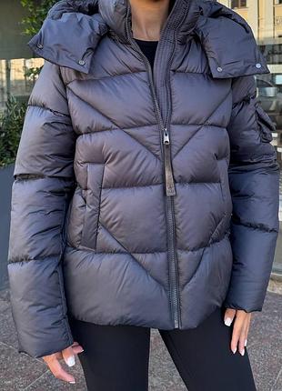 Тепла зимова куртка пуховик з капюшоном на блискавці колір графіт заду подовжена