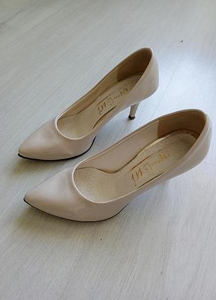 Жіночі туфлі