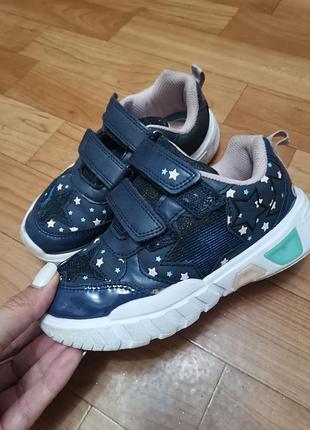 Кроссовки с подсветкой 29р