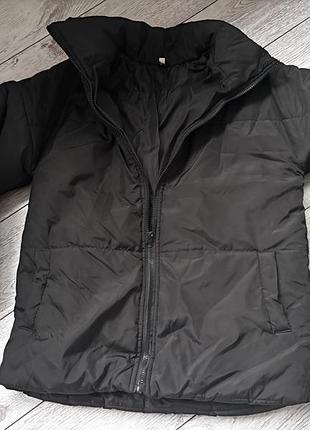Чорна осіння куртка s-m
