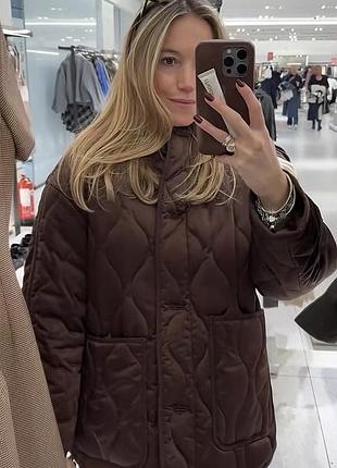 Zara стьобана шоколадна куртка утеплена сорочка бордовий жакет напівпальто zara woman collection