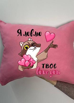 Подушка с принтом габардиновая енотик, розовая 35х45 (1675)