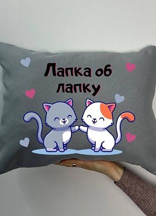 Подушка с принтом габардиновая лапка об лапку, серая 35х45 (1678)