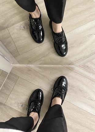 Напів черевики на шнурках з лаковим покриттям 37 розмір