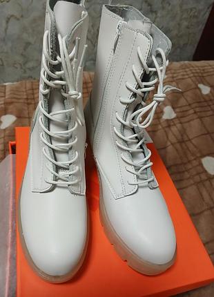 Женские ботинки