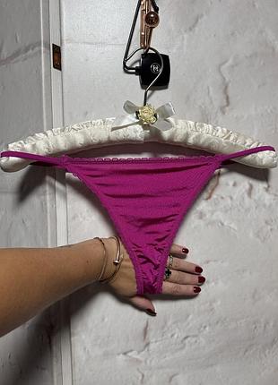 Блискучі атласні трусики м