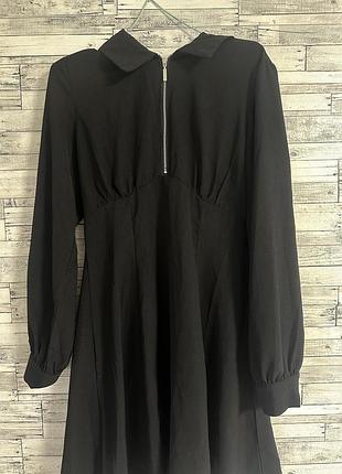 Сукня з замком на грудях