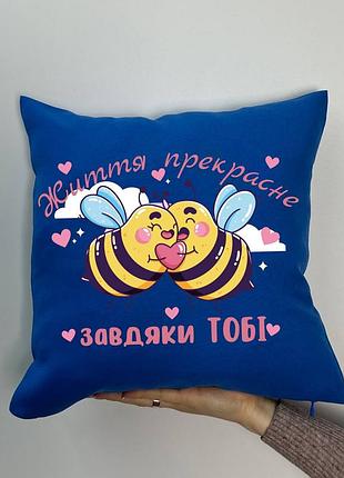 Подушка с принтом габардиновая пчелки, синяя 35х35 (1703)