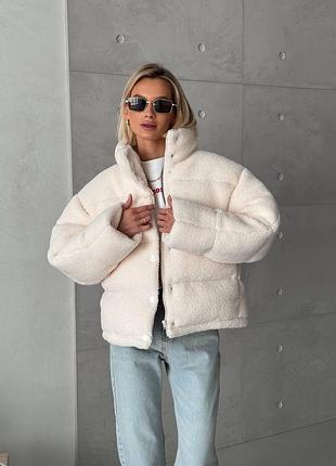 Жіночий трендовий пуховик зі штучного хутра еко пух молочна зима осінь без капюшона