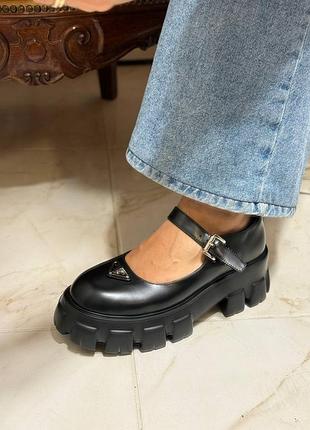 Сандалі чорні шкіряні товстої підошви