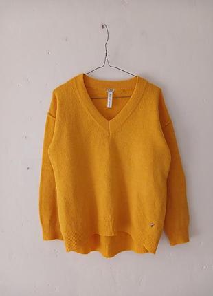 Стильний светр яскравий