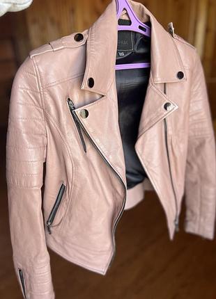 Жіноча шкіряна курточка