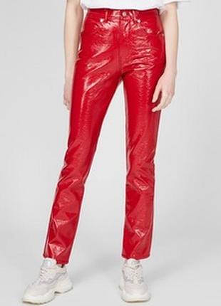 Лакові штани від versace