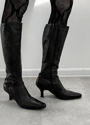 Чорні шкіряні вінтажні чоботи