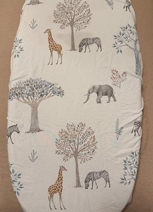 Одним лотом продам 3 простыни на резинке в коляску 2 обычные + 1 непромокаемая. всё 3 шт. отдаю за 350 грн