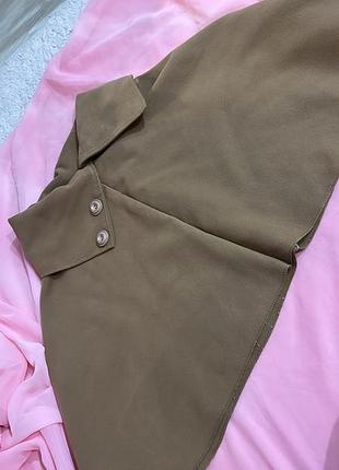 Аристократична накидка накилочка з ґудзиками комір