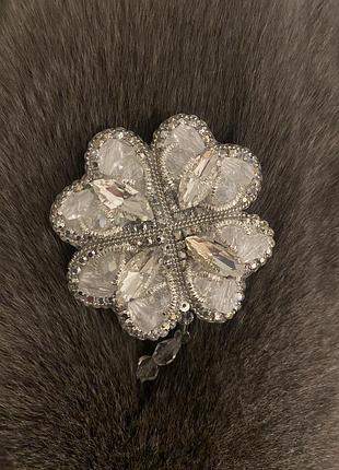 Прикраса брожка листочок конюшина