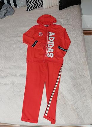 Костюм спортивный