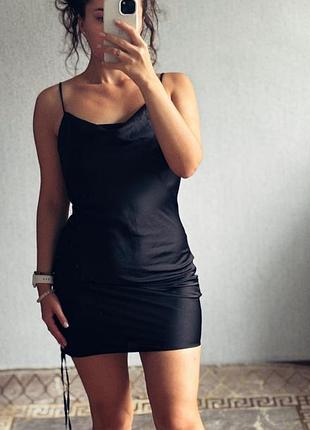 Сукня атласна