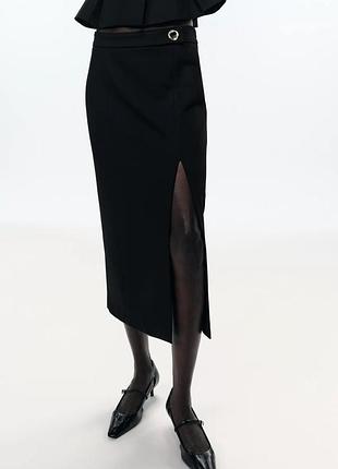 Юбка-карандаш средней длины с разрезом