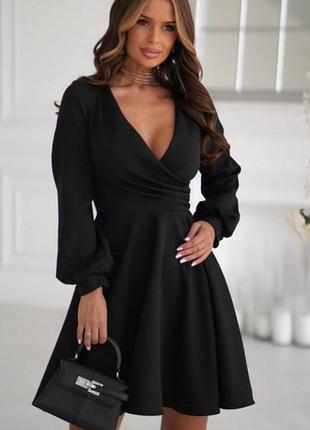 Черное короткое платье клеш