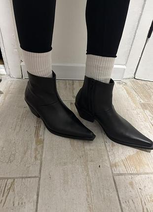 Черевики жіночі hvoya gaya cowboy boots 37 чорні шкіряні з довгим носком на підборах