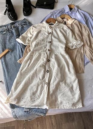 Молочна сукня прошва з ґудзиками