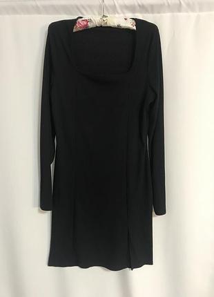 Сукня з розрізом спереді